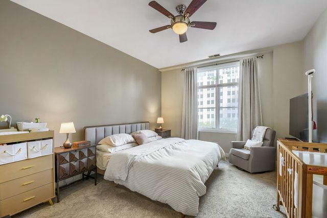 330 N Clinton Street 302, Chicago, IL 60661