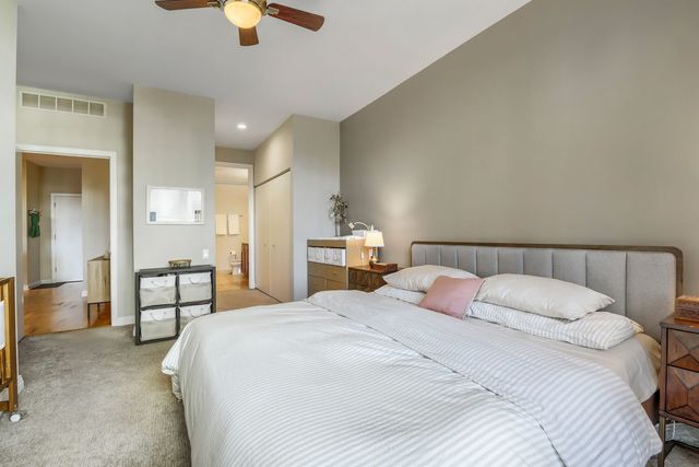 330 N Clinton Street 302, Chicago, IL 60661