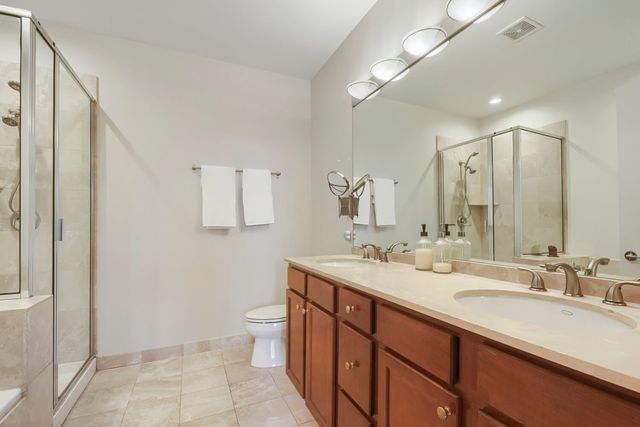 330 N Clinton Street 302, Chicago, IL 60661