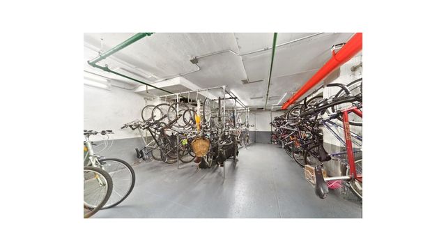 405 W 23rd St Apt 5L, New York City, NY 10011