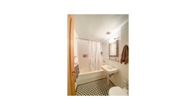 405 W 23rd St Apt 5L, New York City, NY 10011
