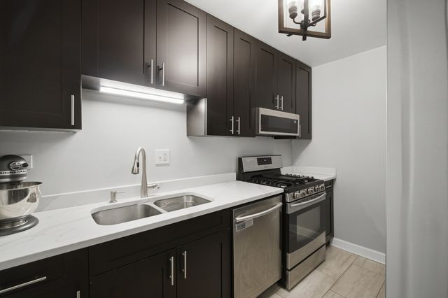 500 N Wilke Road 105, Palatine, IL 60074