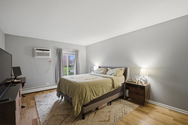 500 N Wilke Road 105, Palatine, IL 60074