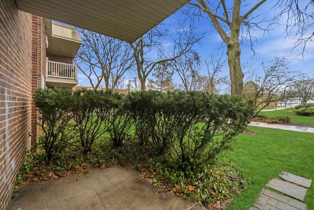 500 N Wilke Road 105, Palatine, IL 60074