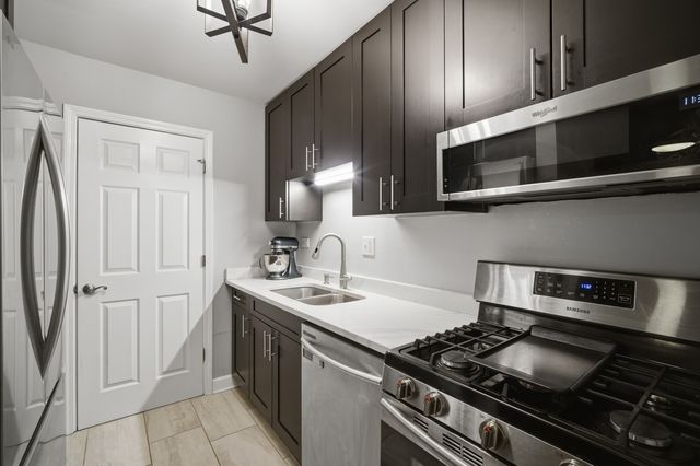 500 N Wilke Road 105, Palatine, IL 60074