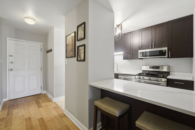 500 N Wilke Road 105, Palatine, IL 60074