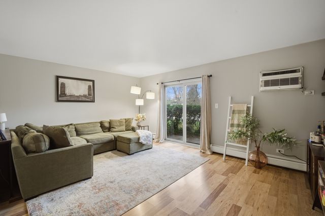 500 N Wilke Road 105, Palatine, IL 60074