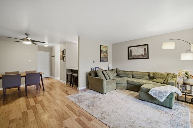 500 N Wilke Road 105, Palatine, IL 60074