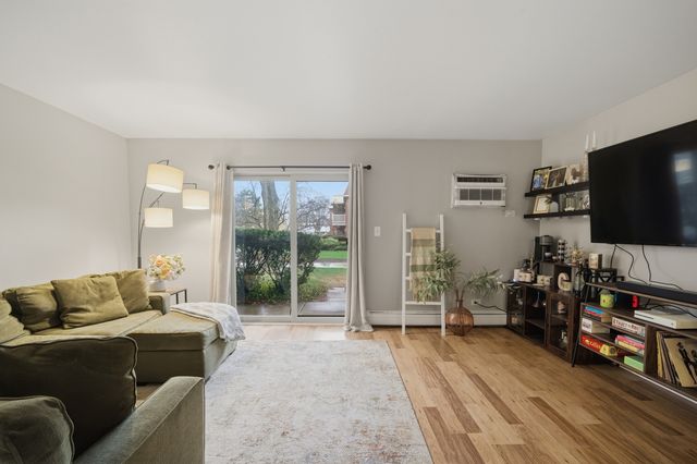 500 N Wilke Road 105, Palatine, IL 60074