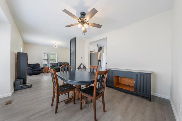 402 E LINCOLN AVENUE, Oshkosh, WI 54901