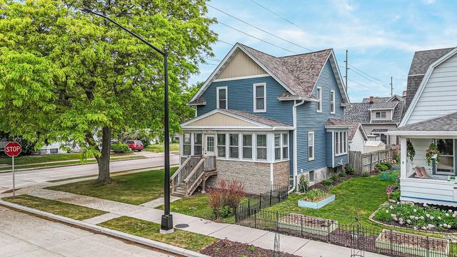 402 E LINCOLN AVENUE, Oshkosh, WI 54901