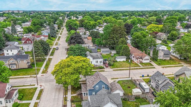 402 E LINCOLN AVENUE, Oshkosh, WI 54901