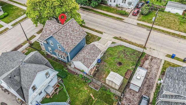 402 E LINCOLN AVENUE, Oshkosh, WI 54901