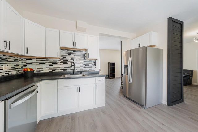 402 E LINCOLN AVENUE, Oshkosh, WI 54901