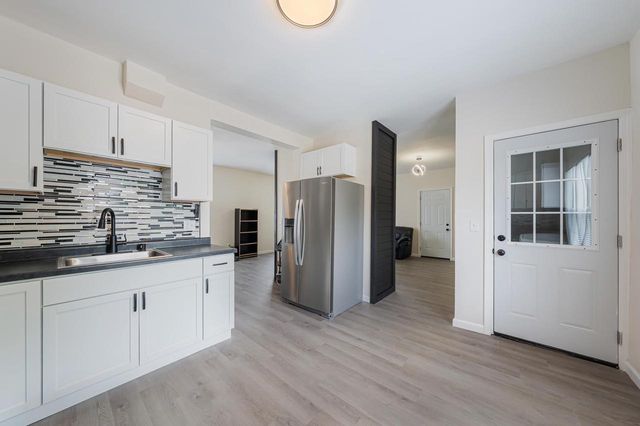 402 E LINCOLN AVENUE, Oshkosh, WI 54901