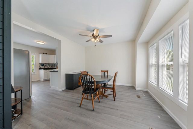 402 E LINCOLN AVENUE, Oshkosh, WI 54901