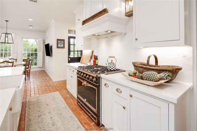 1004 Sonoma Circle, College Station, TX 77845