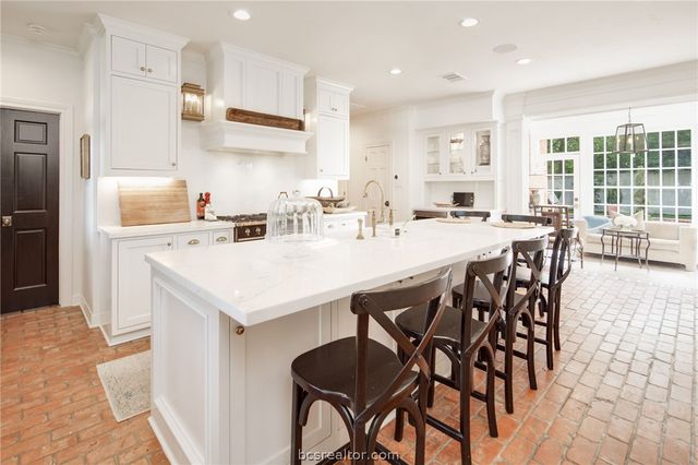 1004 Sonoma Circle, College Station, TX 77845