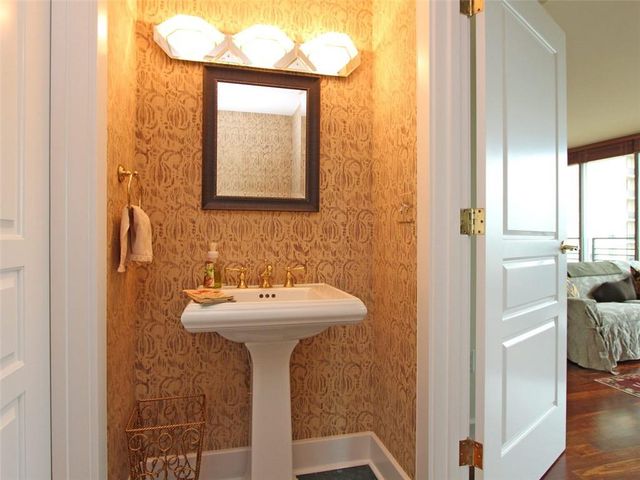 700 Park Regency NE Place, Atlanta, GA 30326