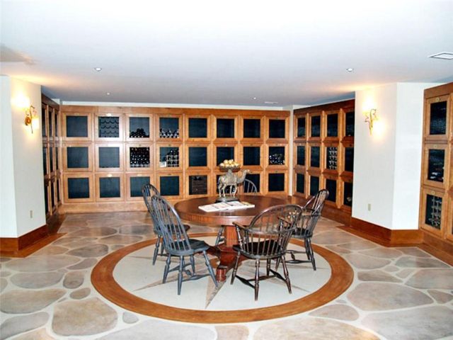 700 Park Regency NE Place, Atlanta, GA 30326