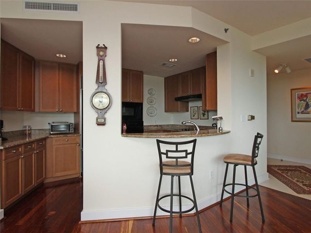 700 Park Regency NE Place, Atlanta, GA 30326