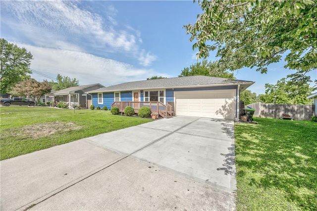 5226 Garner Lane, Merriam, KS 66203