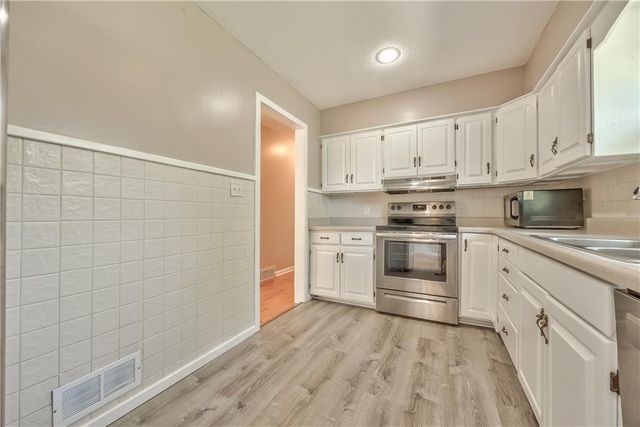 5226 Garner Lane, Merriam, KS 66203