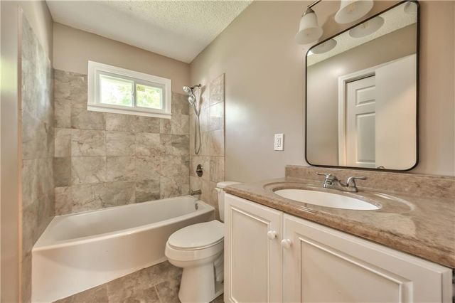 5226 Garner Lane, Merriam, KS 66203