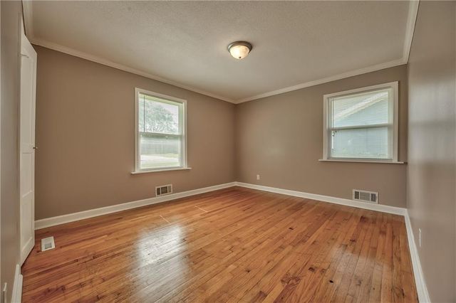5226 Garner Lane, Merriam, KS 66203