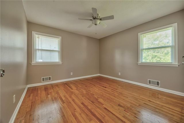 5226 Garner Lane, Merriam, KS 66203