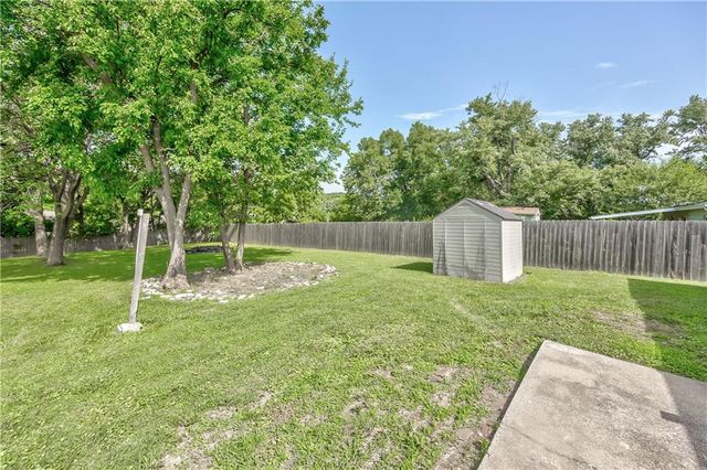 5226 Garner Lane, Merriam, KS 66203