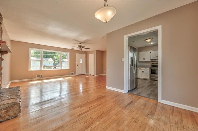 5226 Garner Lane, Merriam, KS 66203