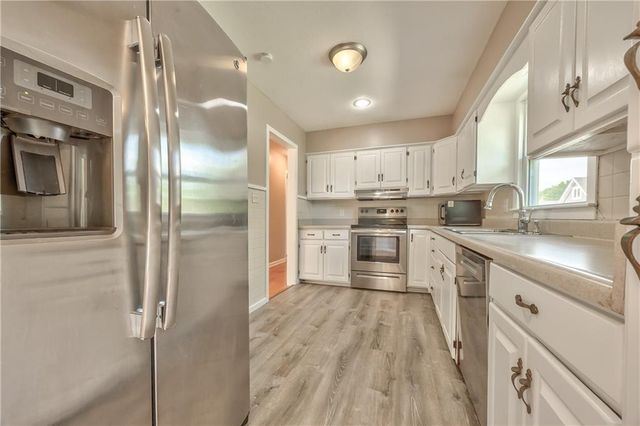 5226 Garner Lane, Merriam, KS 66203