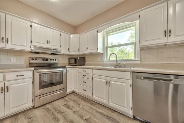 5226 Garner Lane, Merriam, KS 66203