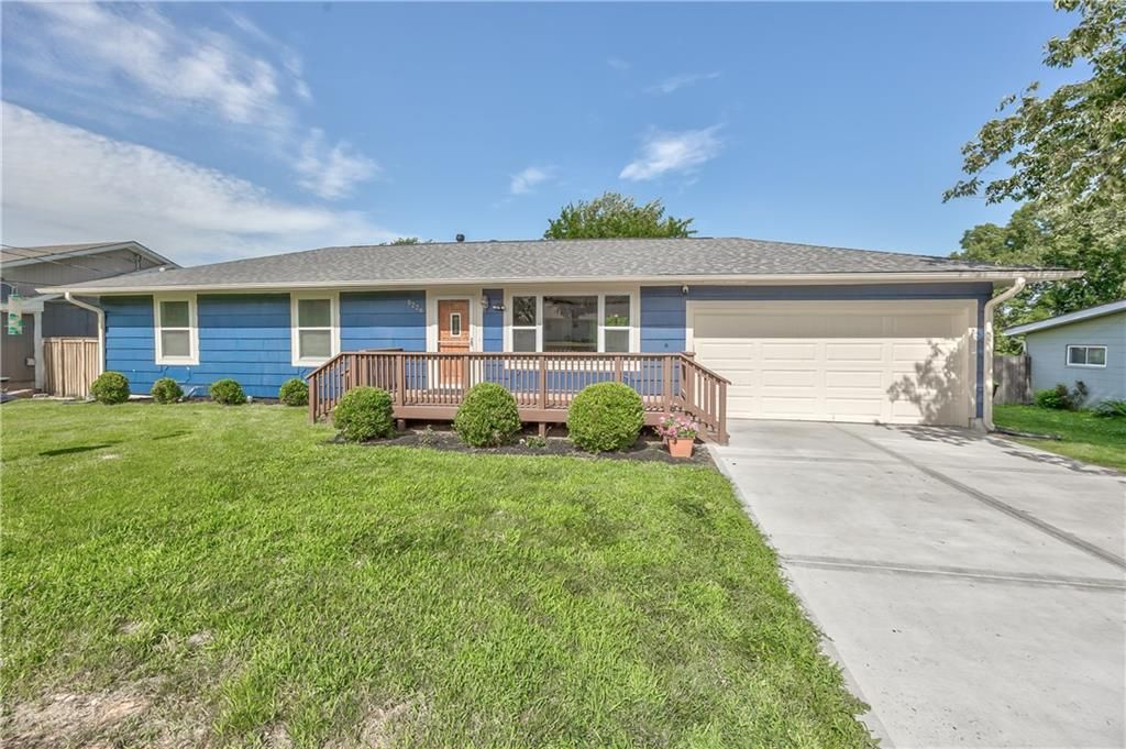 5226 Garner Lane, Merriam, KS 66203