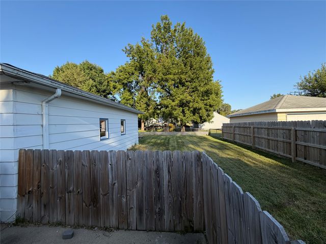 3941 E 26th Street, Des Moines, IA 50317