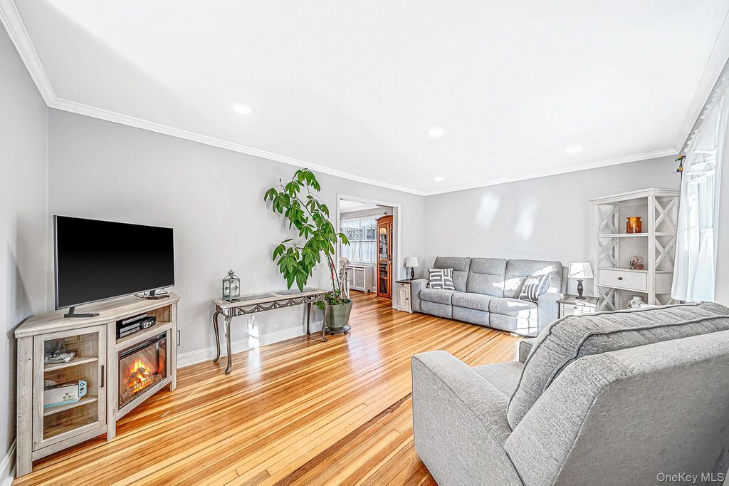 51 Marvin Street, Patchogue, NY 11772 — photo 4