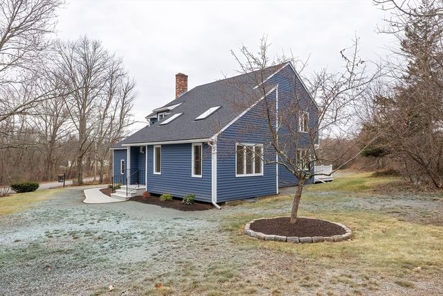 57 Milk St, Blackstone, MA 01504