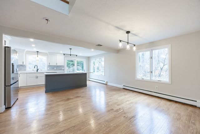 57 Milk St, Blackstone, MA 01504