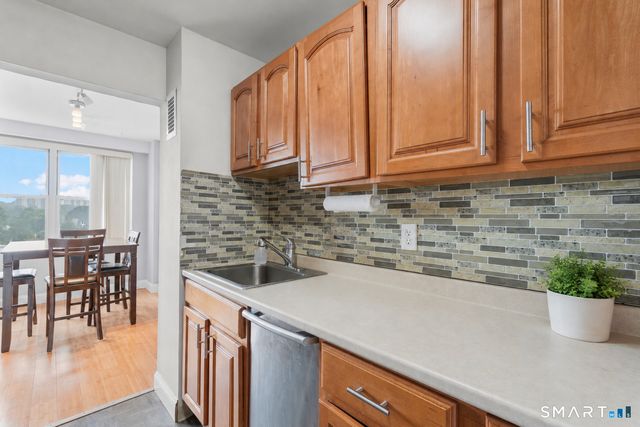 2625 Park Avenue 11F, Bridgeport, CT 06604