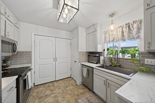 764 Garden Meadow, Universal City, TX 78148