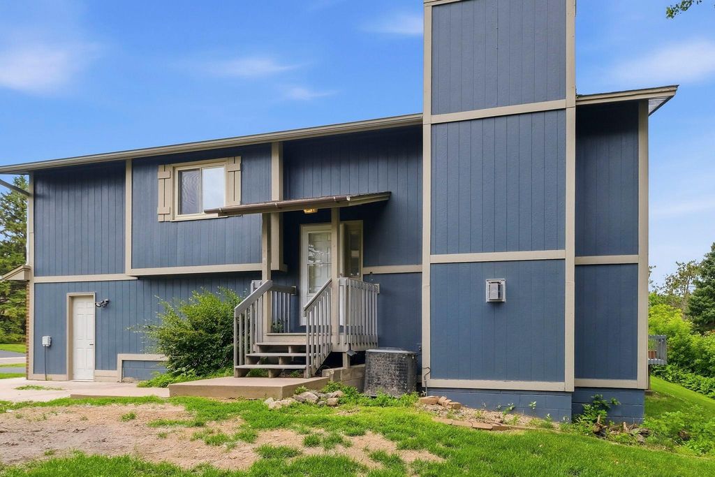 4250 Thornhill Lane, Vadnais Heights, MN 55127 — exterior