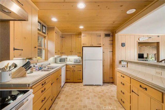244 John Muir, Lake Arrowhead, CA 92352