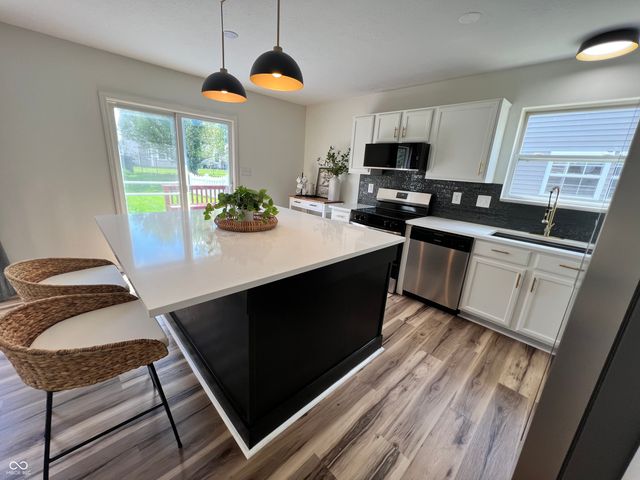 6815 W Odessa Way, Mccordsville, IN 46055