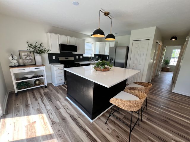 6815 W Odessa Way, Mccordsville, IN 46055