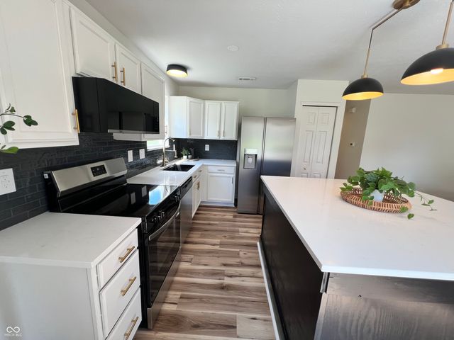 6815 W Odessa Way, Mccordsville, IN 46055