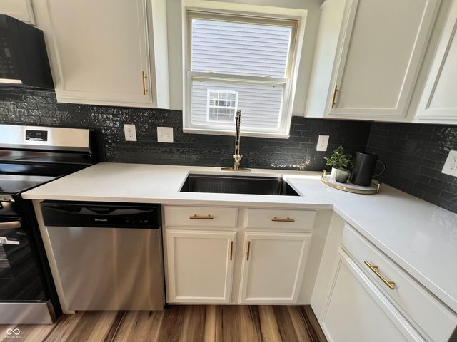 6815 W Odessa Way, Mccordsville, IN 46055