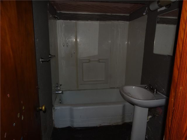 1507 Carnegie Ave, Mckeesport, PA 15132