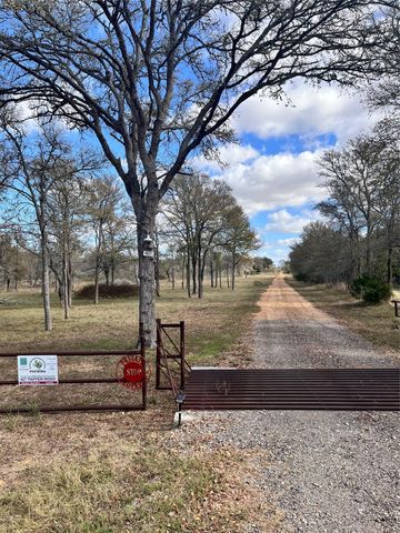 427 Paffen RD, Paige, TX 78659