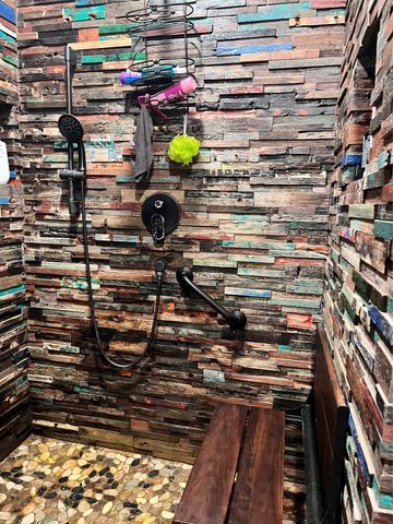 427 Paffen RD, Paige, TX 78659